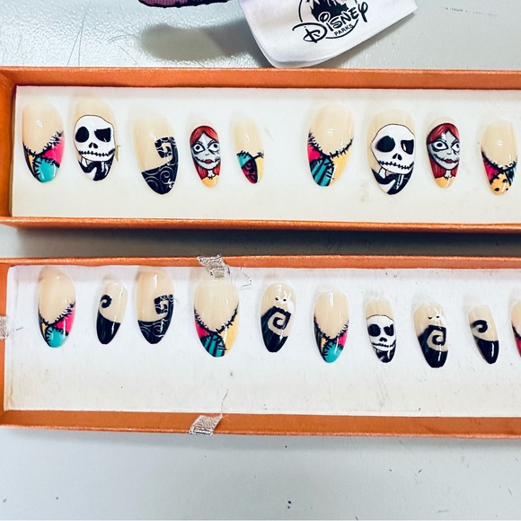 Disney Parks Nightmare Before Christmas
Sally  24 Nails - Picture 1 of 5